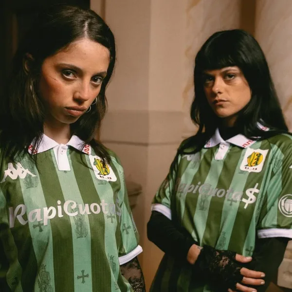 La nueva camiseta de Aldosivi, una ofrenda a San Jorge y el recuerdo de un momento inolvidable
