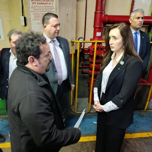 Villarruel visitó una fabrica y fue cuestionada por el sindicato