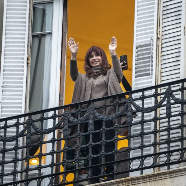 Cristina Kirchner envió un mensaje a la militancia y mencionó a Milei como un "cara de piedra"