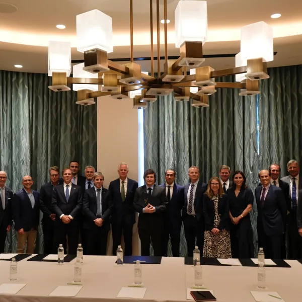 Milei concluyó su gira por Estados Unidos y emprende el retorno a Buenos Aires