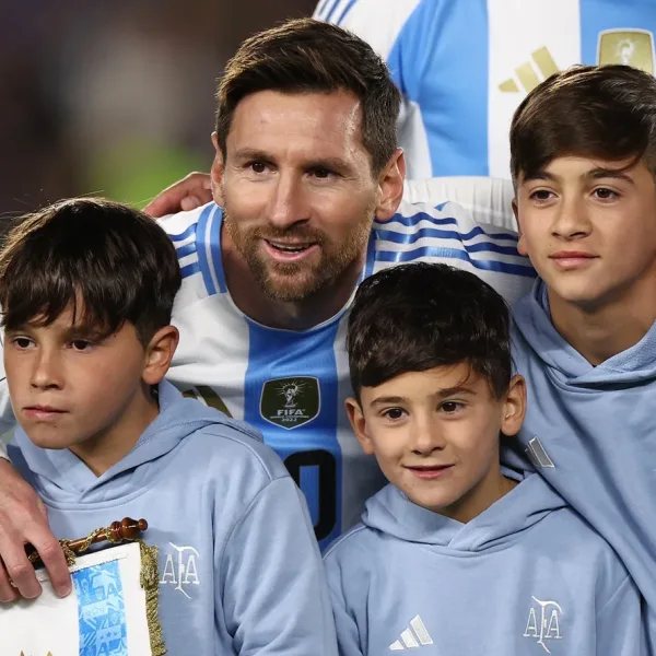 La noche de Messi, con doblete y emociones: "Mi sueño era tener cariño en mi país"
