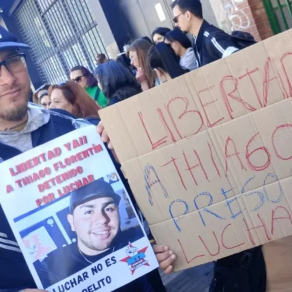 Liberaron al detenido por protestar contra la caravana de Milei: imputado, pero sin prisión