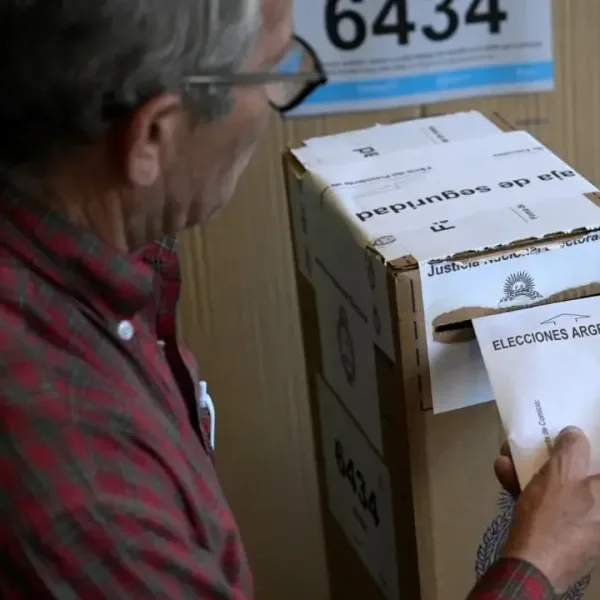 En PBA ya votó el 35 % del padrón hasta las 14:00 en una jornada con normalidad electoral