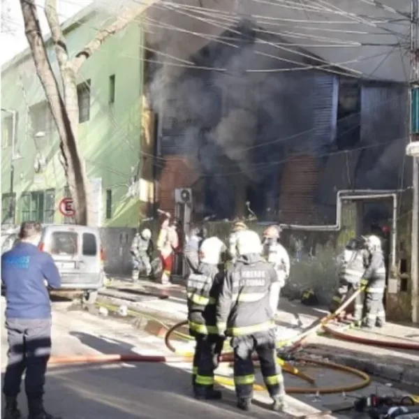 Incendio en un conventillo en la Boca: hay una persona fallecida 