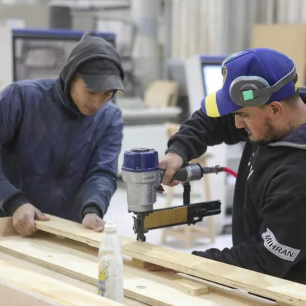 La producción industrial cae en julio mientras la construcción registra subas