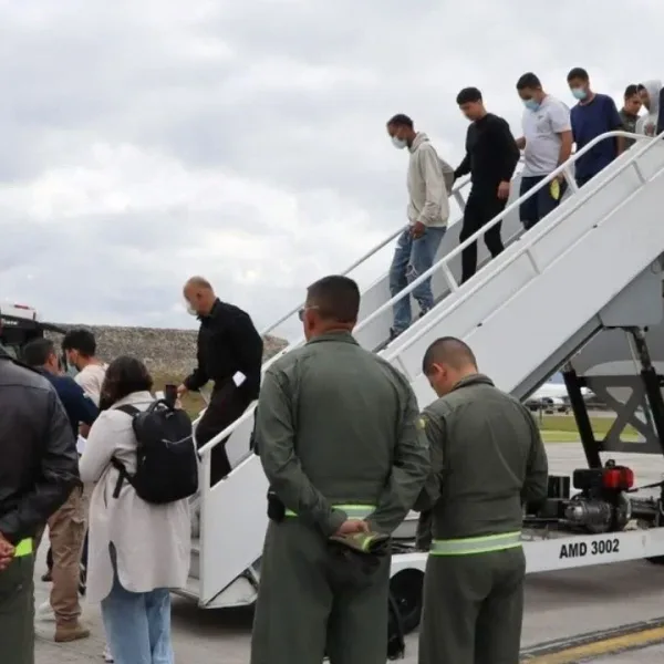 Llegó hoy a Ezeiza el vuelo con los 10 argentinos deportados por Estados Unidos