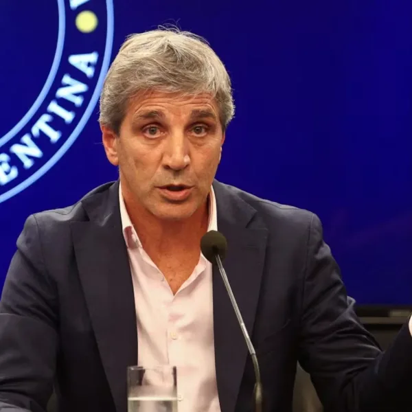 Luis Caputo apuntó contra el Congreso: "Están tratando de voltear al Presidente"