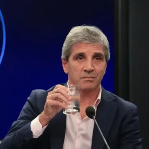Luis Caputo: "Vamos a vender hasta el último dólar en el techo de la banda”