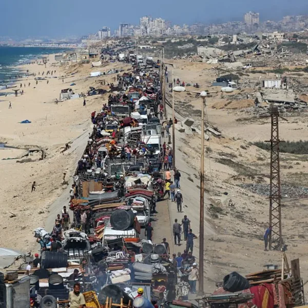 La Defensa Civil de Gaza informa que 450.000 personas huyeron de Ciudad de Gaza desde agosto
