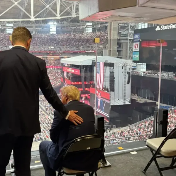 Donald Trump y su vicepresidente participaron en el multitudinario funeral de Charlie Kirk