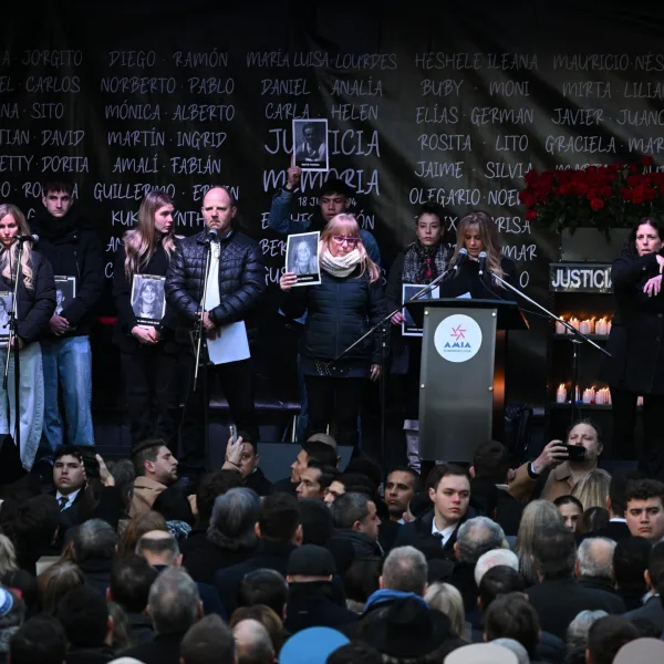 La Justicia avanzará con el juicio en ausencia contra los acusados del atentado a la AMIA