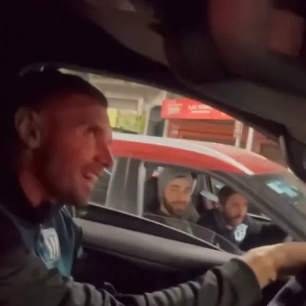 Adrián “Maravilla” Martínez sorprendió a dos hinchas de Racing después del pase a semis de la Copa Libertadores