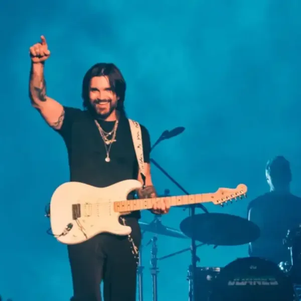 Juanes llega a Buenos Aires para presentar su show y sus clásicos hits