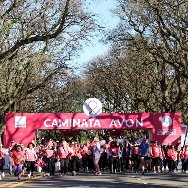 Más de 12.000 personas se sumaron a la 19° edición de la Caminata Avon por el cáncer de mama