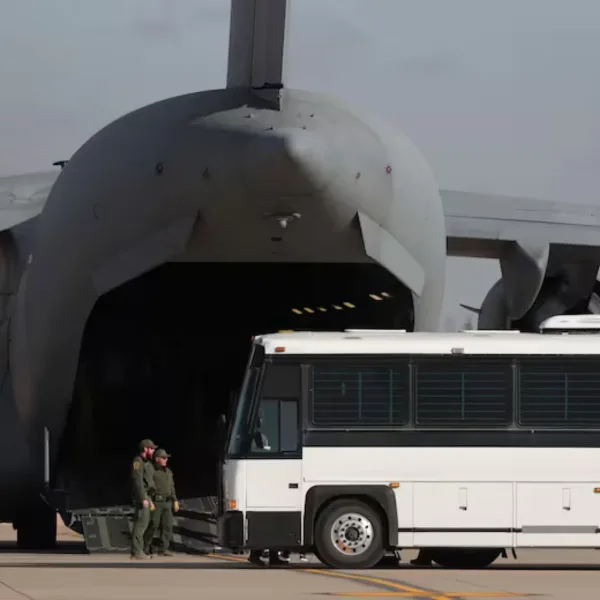 Llegó un cuarto vuelo con argentinos deportados de Estados Unidos