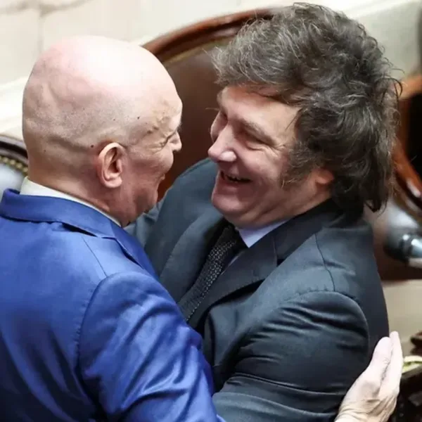 Milei minimizó las acusaciones contra Espert por presuntos vínculos con un narco: "Son chimento de peluquería"