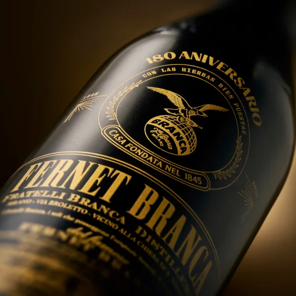 Fernet Branca cumple 180 años y celebra su legado con una edición limitada que enloquece a los fanáticos