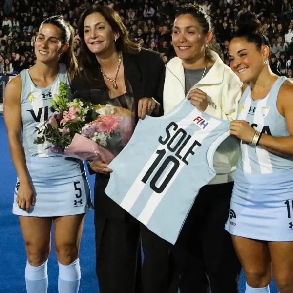 Se reinauguró la cancha "Soledad García", con la presencia de Las Leonas y Luciana Aymar