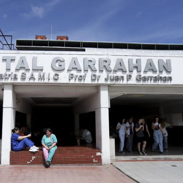 Trabajadores del Garrahan marchan al Congreso para exigir el rechazo a los vetos de Milei