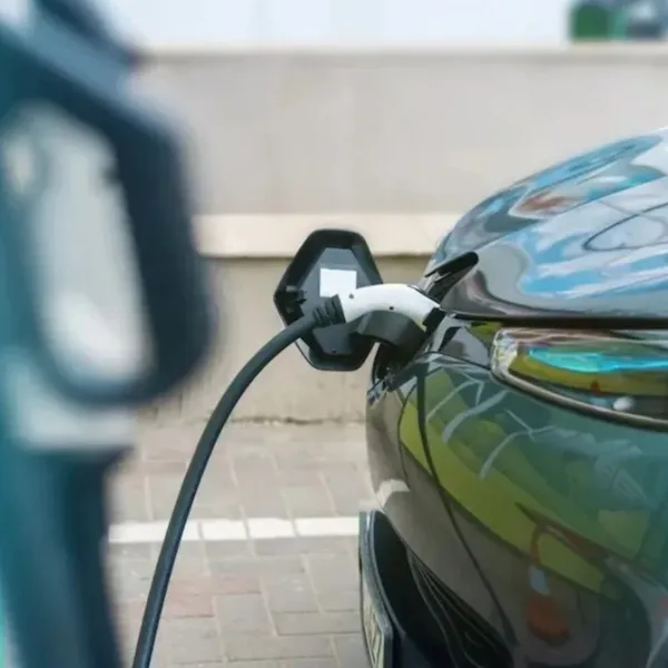 El Gobierno amplía el cupo de importación de autos eléctricos e híbridos sin aranceles