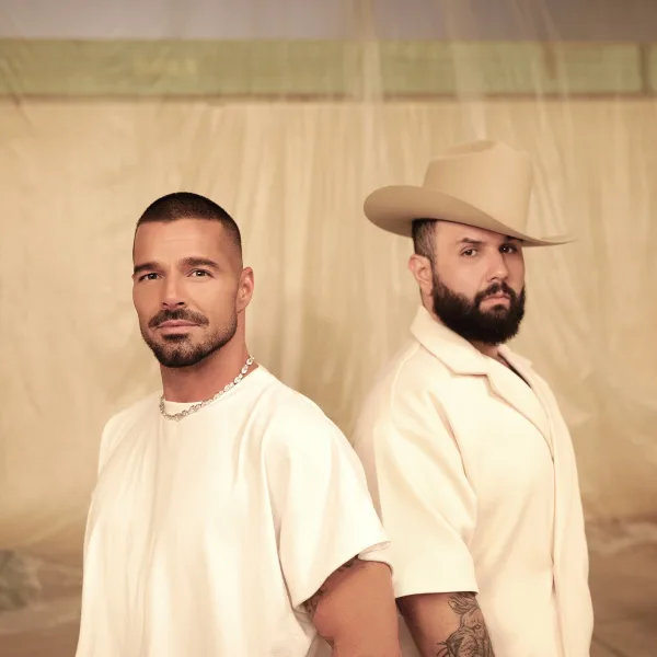 Ricky Martin y Carín León se unen para "A miedo vivir"
