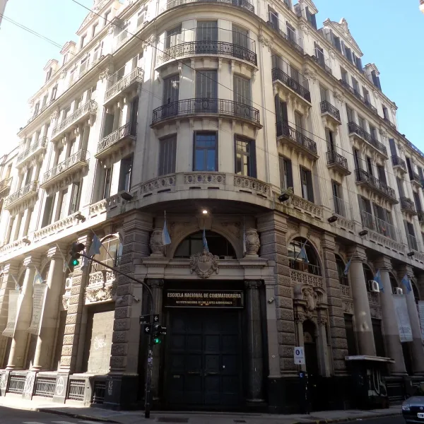 Estudiantes de la ENERC tomaron el edificio