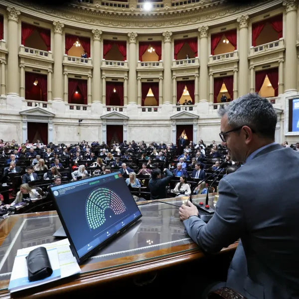 En un clima de máxima tensión, Diputados debate la modificación de los Decretos de Necesidad y Urgencia