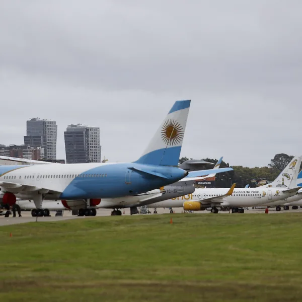 Protestas de pilotos afectan a más de 12.000 pasajeros en Aerolíneas Argentinas