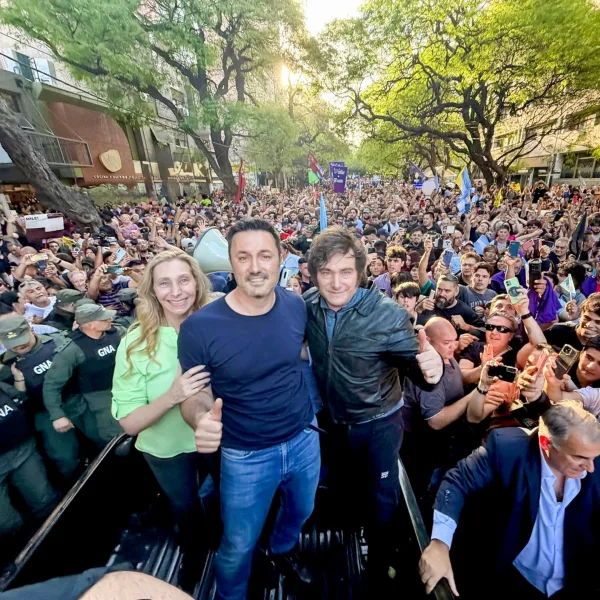Milei en campaña: realizó una caravana en Mendoza junto a Petri y Karina Milei