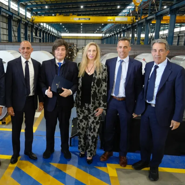Milei recorre la planta de Sidersa en San Nicolás