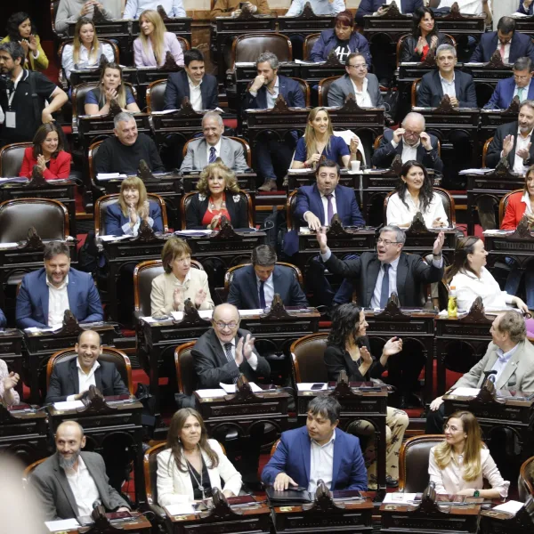 La oposición pidió interpelar a Caputo, Karina Milei y Lugones