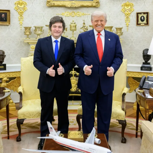 El presidente se reunió con Trump en la Casa Blanca: "Si Milei pierde, no seremos generosos con Argentina"