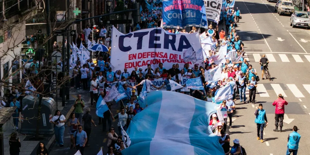 Paro docente nacional y movilización al Congreso en reclamo de mayor ...