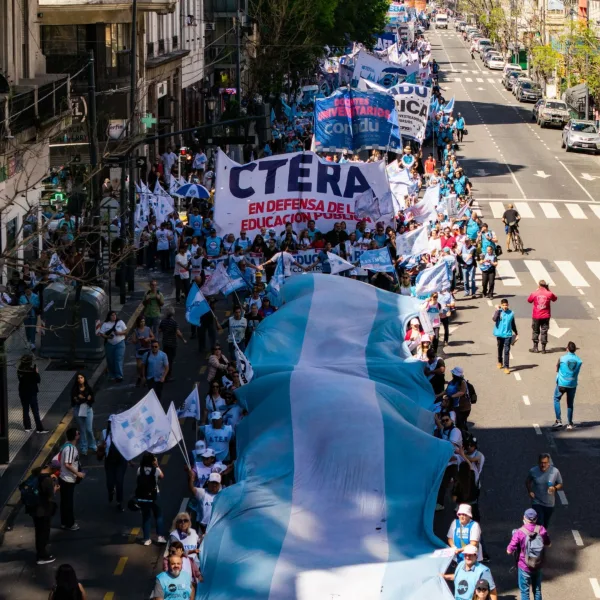 Paro docente nacional y movilización al Congreso en reclamo de mayor financiamiento educativo