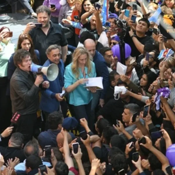 Javier Milei se para firme en Santiago del Estero y lanza dardo contra el kirchnerismo