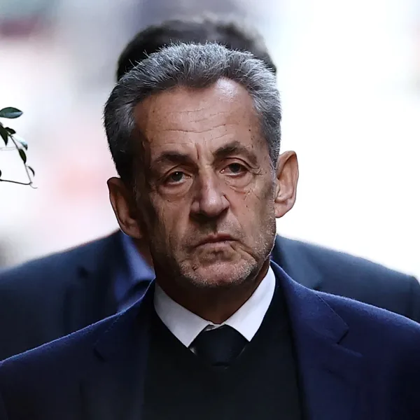 Ex presidente de Francia ingresó a la cárcel para cumplir una condena de cinco años de prisión