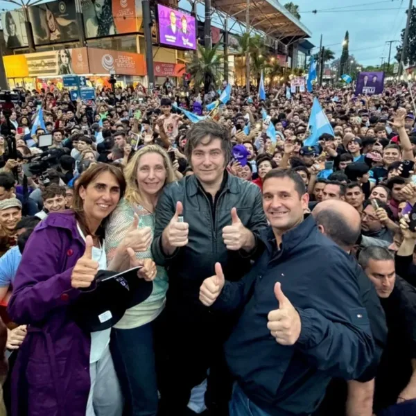 Milei estuvo en Córdoba y cierra la campaña libertaria en Rosario