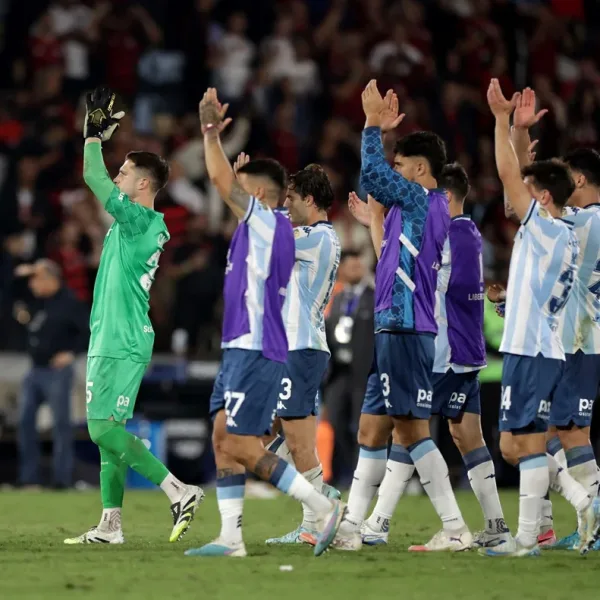 A Racing se le escapó sobre el final y cayó ante Flamengo en la ida de las semifinales