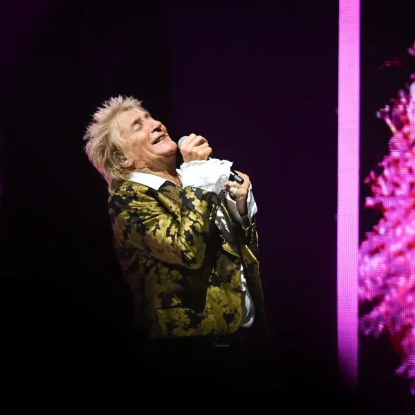 Rod Stewart, el caballero del rock, volvió a deslumbrar al público argentino y cerró su show con un guiño a Eva Perón