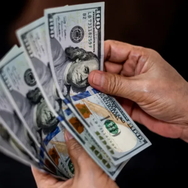 El día después de las elecciones | El dólar bajó $80 y acciones y bonos registran importantes subas