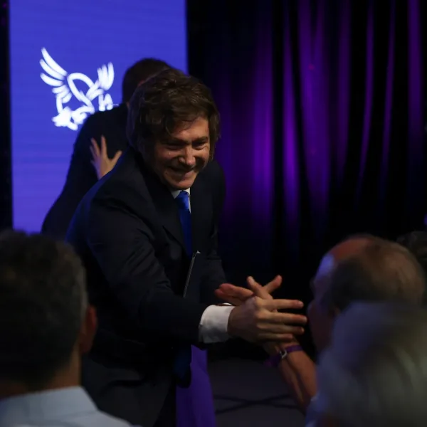 Milei le toma juramento a Quirno, pero posterga la renovación del Gabinete