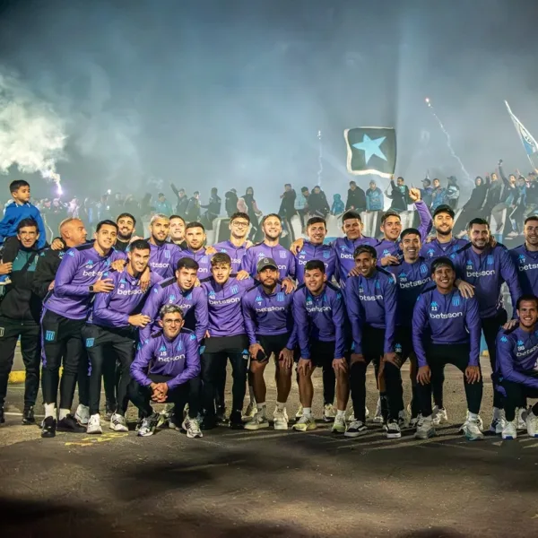 El imponente banderazo de Racing en apoyo al equipo antes del partido con Flamengo