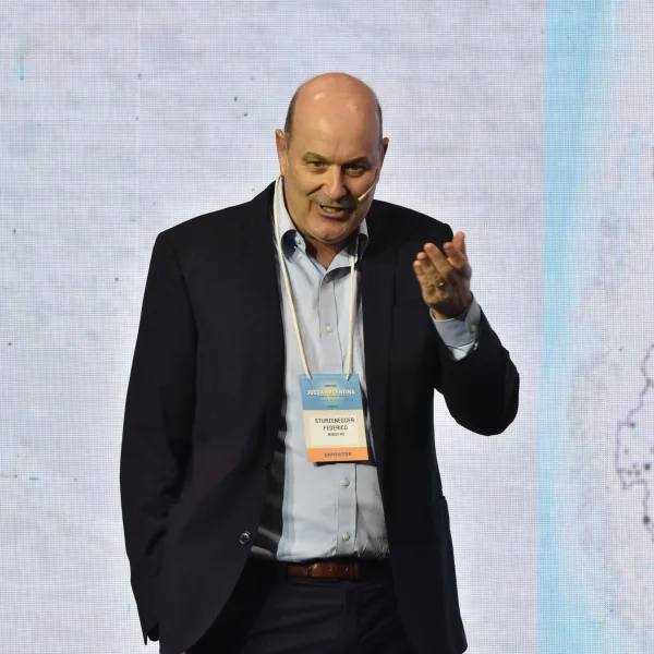 Sturzenegger defendió la reforma laboral y denunció una "campaña de miedo”