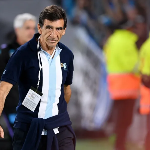 Gustavo Costas, golpeado tras la eliminación de Racing: "Defraudé a mi gente"