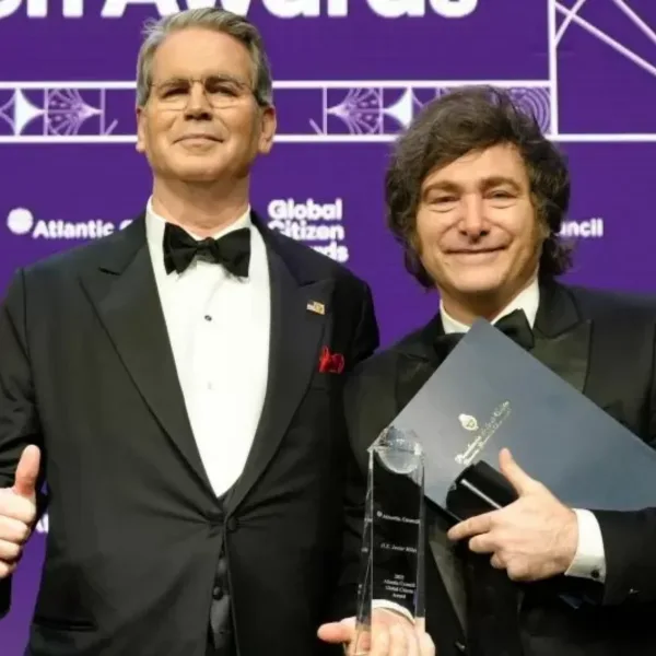 Scott Bessent habló con Milei y adelantó que pronto vendrá a la Argentina