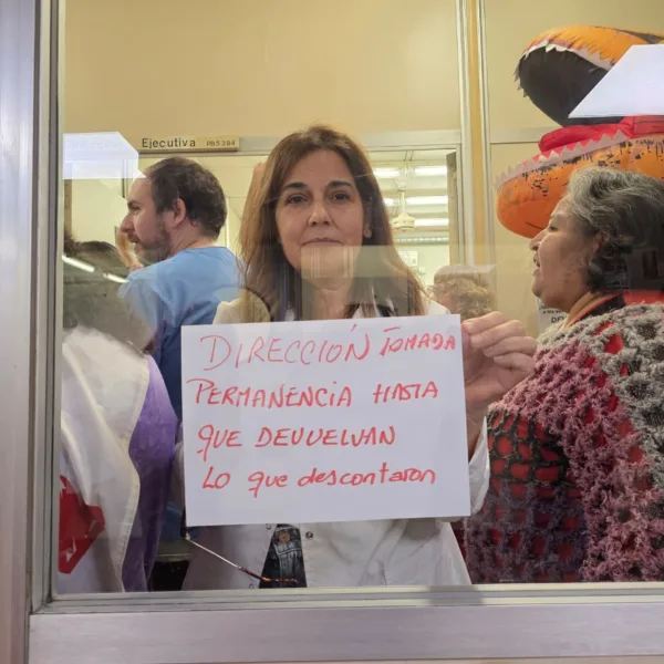 Conflicto en el Hospital Garrahan: gremios interrumpieron en la Dirección Médica