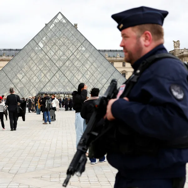 Robo al Louvre: dos nuevos imputados, son pareja y tienen hijos en común
