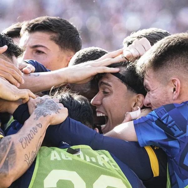 Boca ganó 2-1 a Estudiantes y recuperó la punta de la zona A