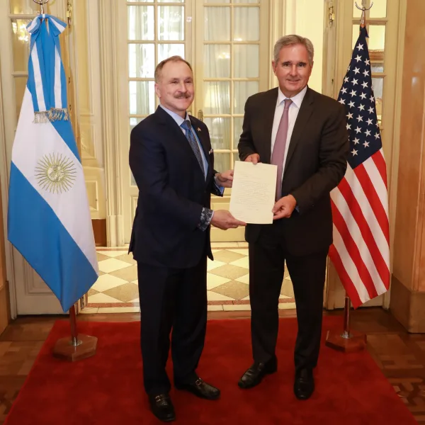Peter Lamelas asumió como nuevo embajador de Estados Unidos en Buenos Aires