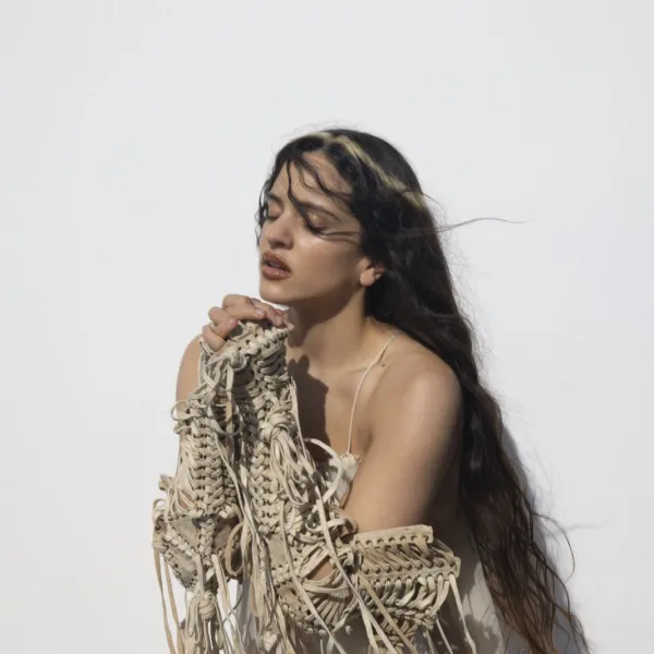 ROSALÍA lanza “LUX”, un álbum donde lo divino y lo mortal se encuentran